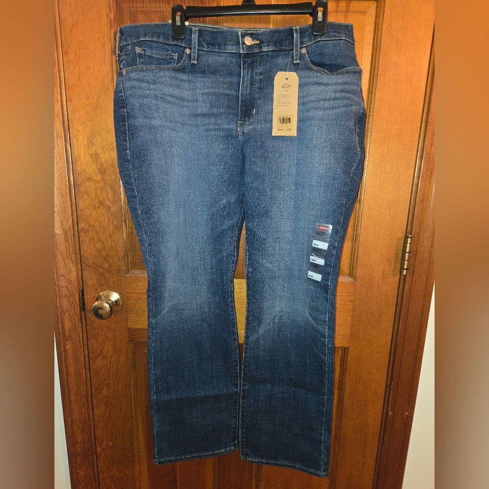 Levi's Women's New With Tags Blue Jeans SZ  18W M